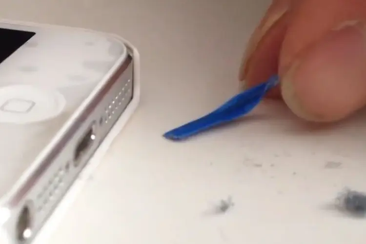 Remove dirt and lint from your Phone's charging port